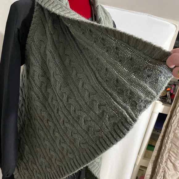 LOFT Women’s Grey Chunky Cable Knit Open Front Sweater Vest (L/XL) - Picture 2 of 4